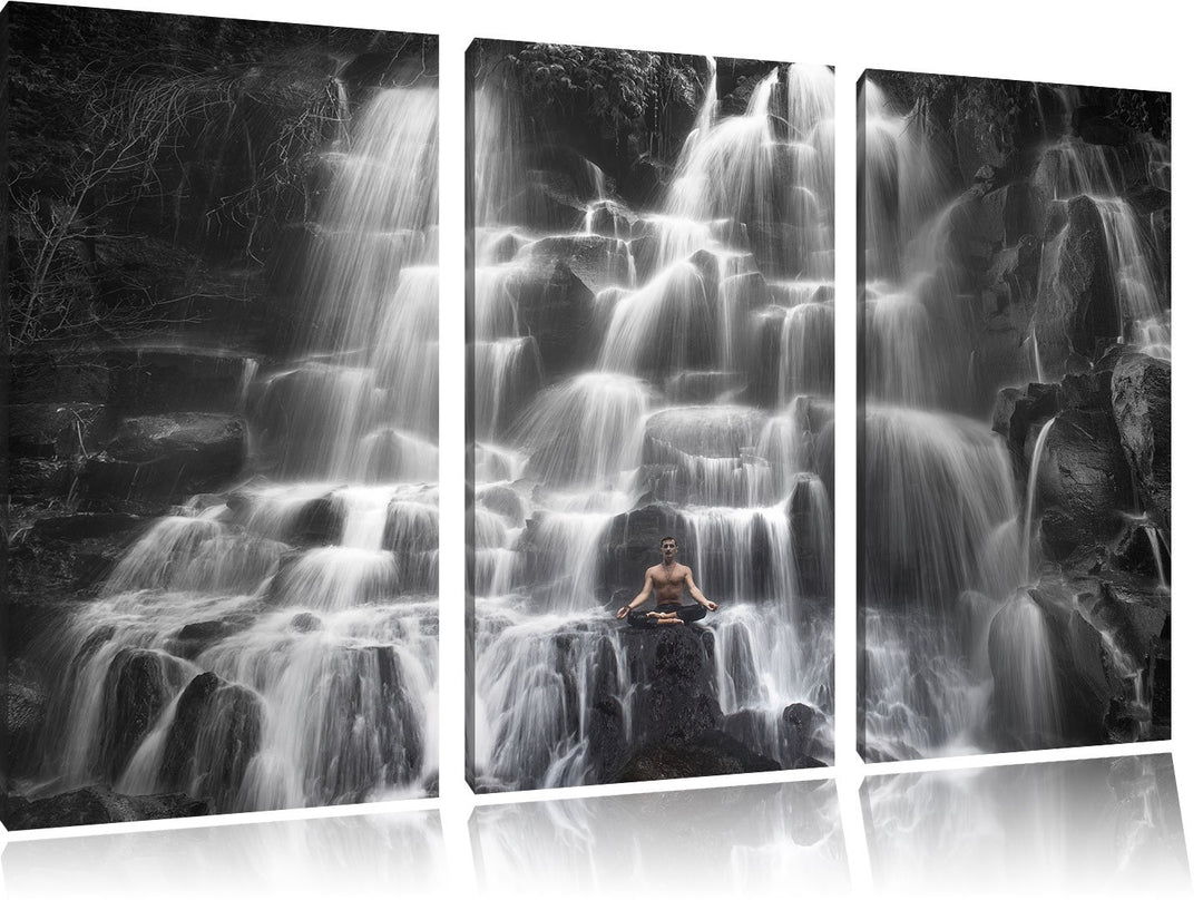 Pixxprint Yoga am Wasserfall in Bali als Leinwandbild/Grösse: 3 Teilig (120x80 cm) cm/Wandbild/Kunst