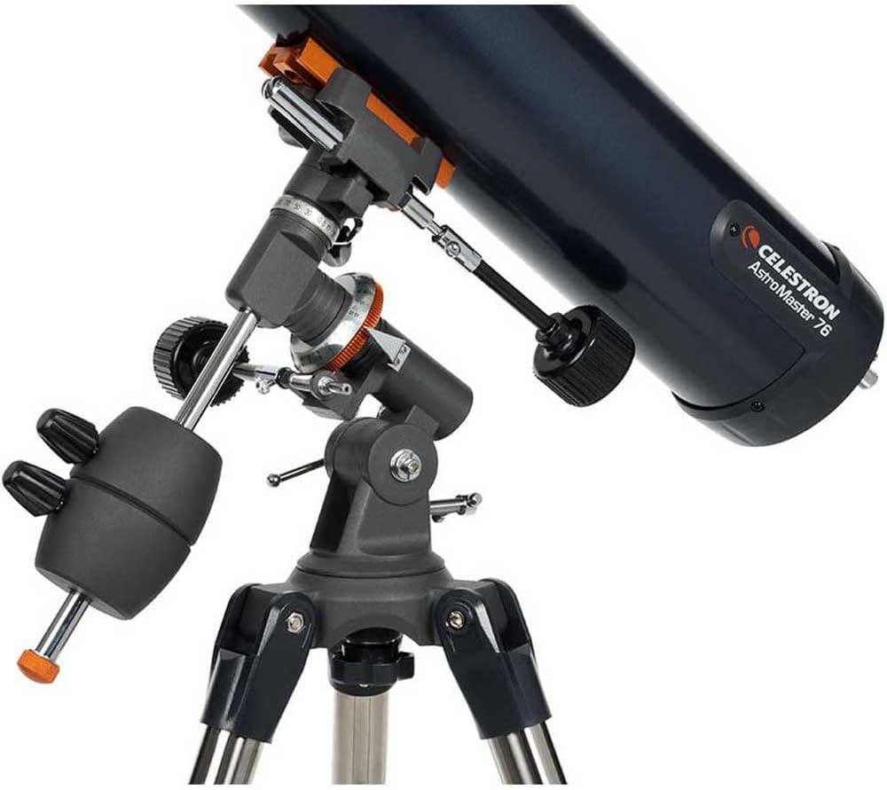 Celestron 31035 AstroMaster 76EQ Newtonsches Spiegelteleskop - mit Zwei Okularen, höheneinstellbarem