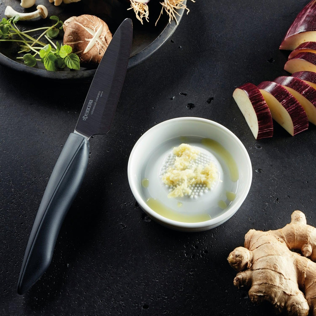 KYOCERA Keramikreibe für Ingwer, Knoblauch und Gewürze. Die besonders scharfen Zähne der Keramik-Rei