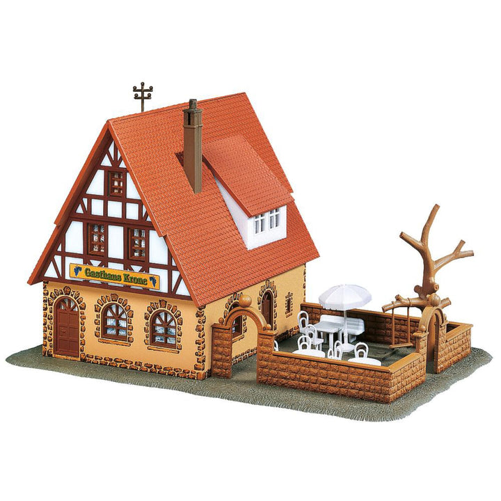 FALLER Gasthaus Zur Krone Modellbausatz mit 42 Einzelteilen 167 x 105 x 100 mm I Modelleisenbahn Zub