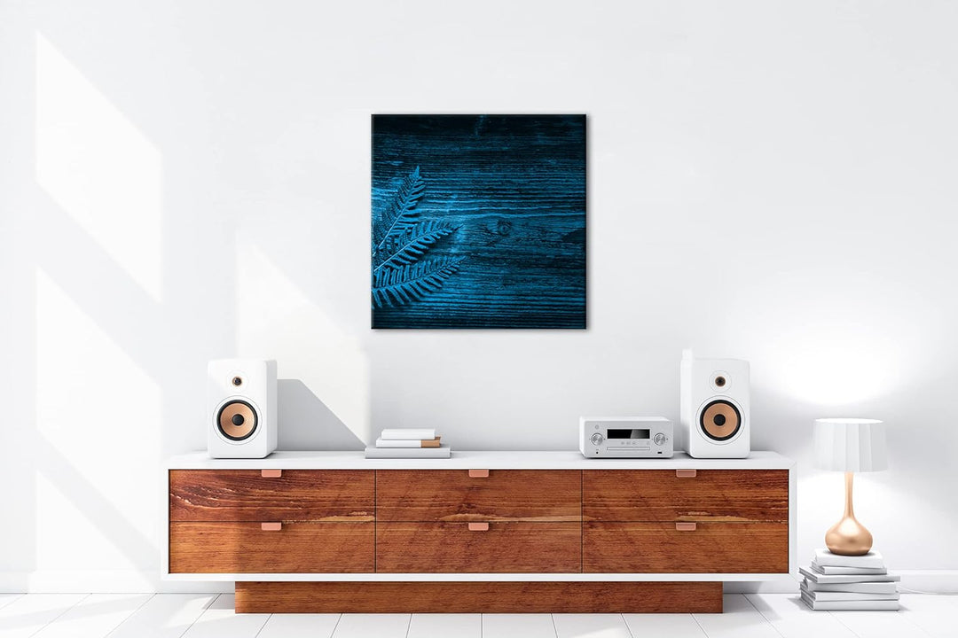deyoli grüner Farn auf Einer Holztischplatte Format: 40x40 Effekt: Zeichnung als Leinwandbild, Motiv
