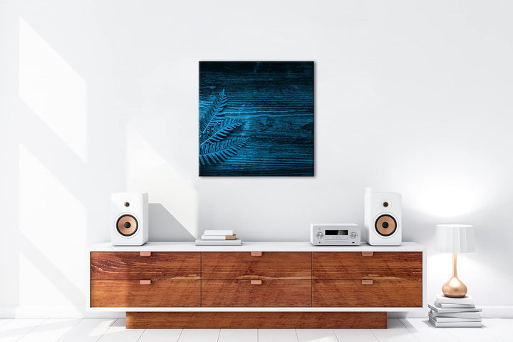 deyoli grüner Farn auf Einer Holztischplatte Format: 40x40 Effekt: Zeichnung als Leinwandbild, Motiv