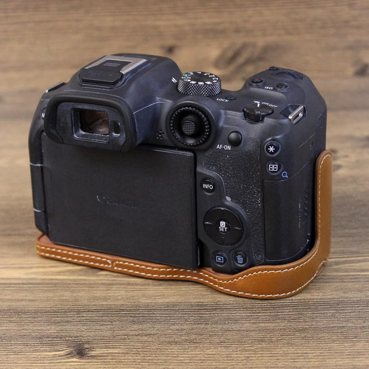 Rieibi EOS R7 Schutzhülle für Canon EOS R7 Digitalkamera (PU-Leder, Halbtasche für Canon EOSR7), bra