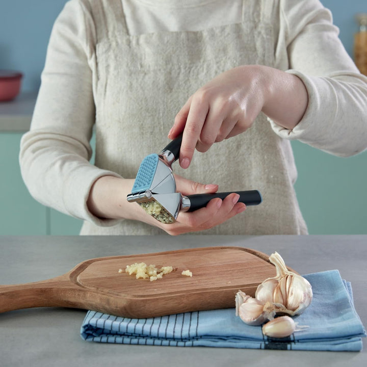 Richardson Knoblauchpresse mit integriertem Reiniger, grosses Gehäuse für mehr Kapazität, ergonomisc