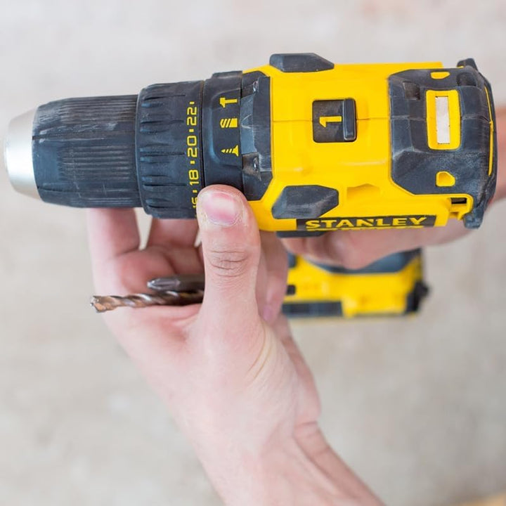 Stanley FMC627D2-QW Schlagbohrschrauber Mit 2 Akkus 2 Ah und Koffer, Mit 2 Akkus 2 Ah und Koffer