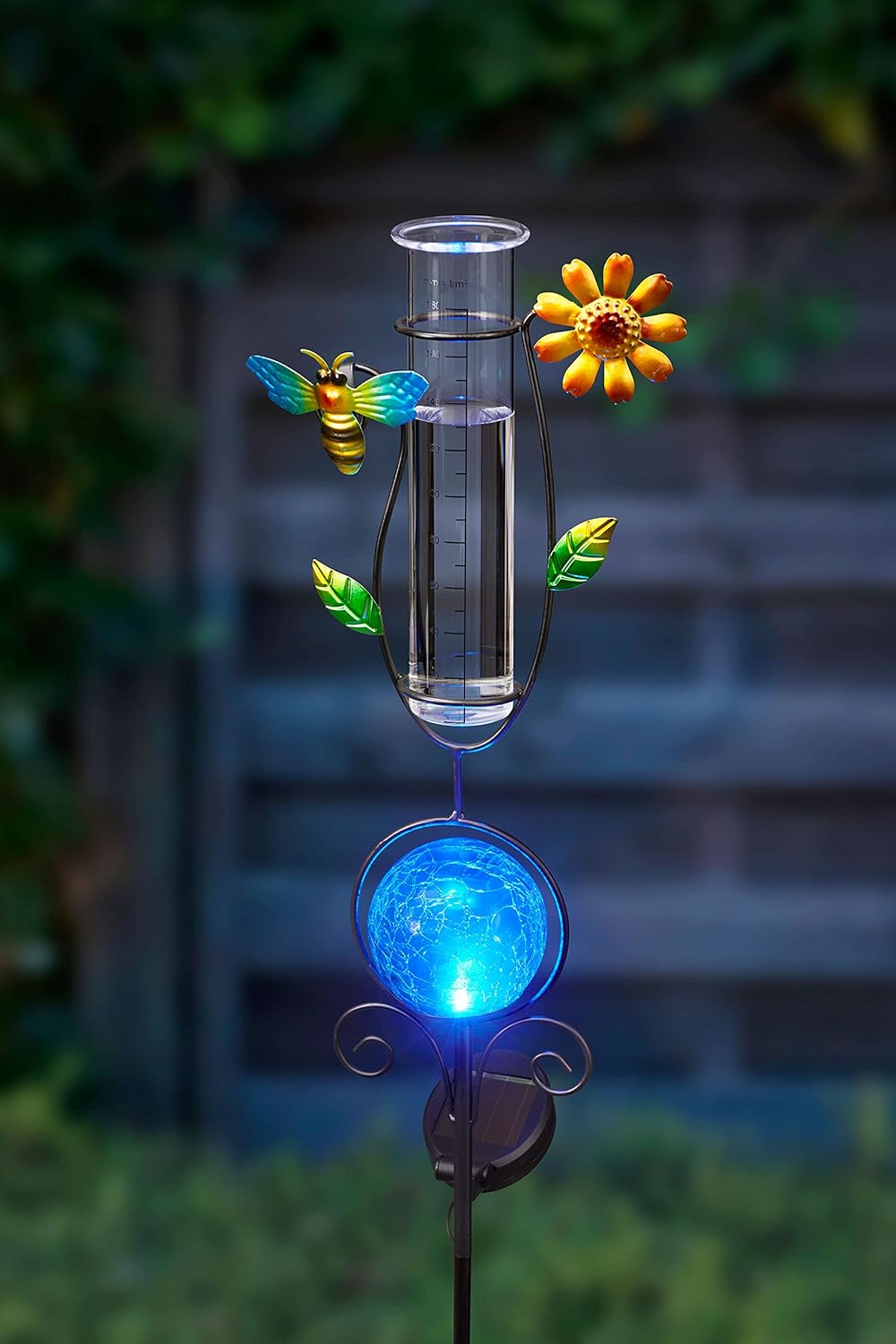Regenmesser mit LED Beleuchtung für den Garten, 2-in-1 Funktion, Metall-Erdspiess, farbige Glaskugel
