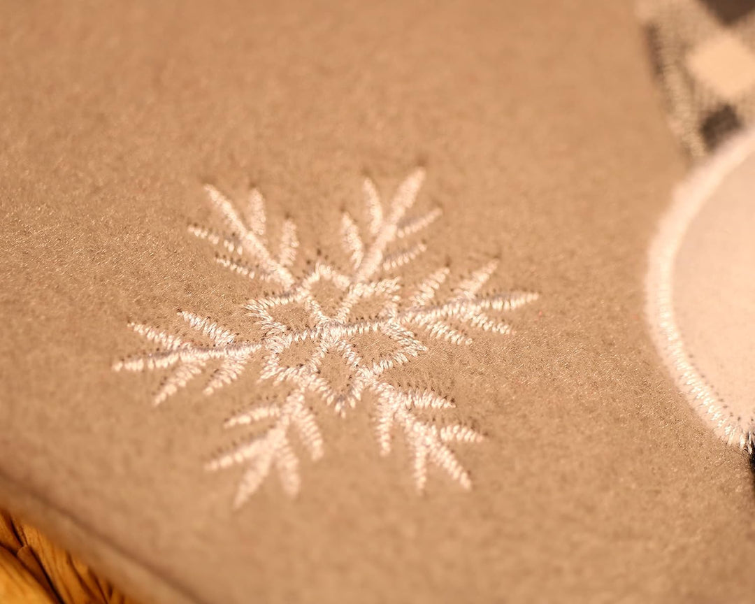 Varsany Premium Weihnachtsstrumpf mit grauem Schneemann-Design, personalisierbarer Name in Strass, W