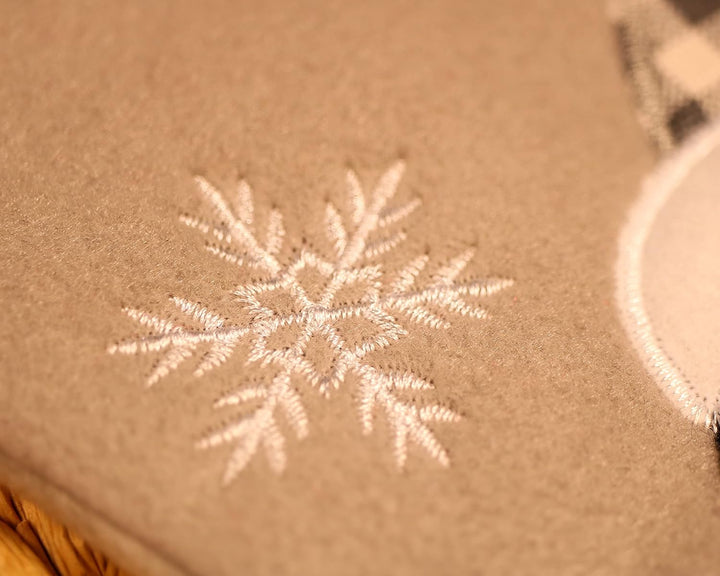 Varsany Premium Weihnachtsstrumpf mit grauem Schneemann-Design, personalisierbarer Name in Strass, W