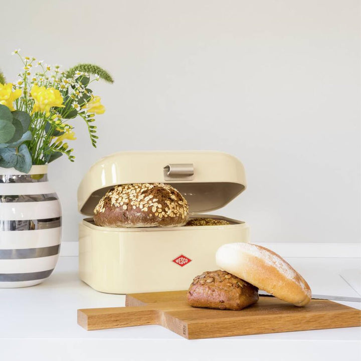 Wesco Single Grandy Brotkasten in der Farbe sand matt, pulverbeschichtetes Stahlblech, Lüftungslöche