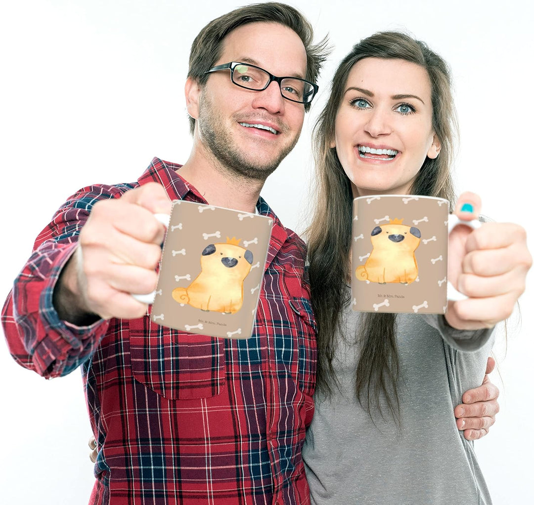 Mr. & Mrs. Panda Plastikbecher Mops Krone - Geschenk, Kunststoffbecher, Camping Tasse, König, Kinder