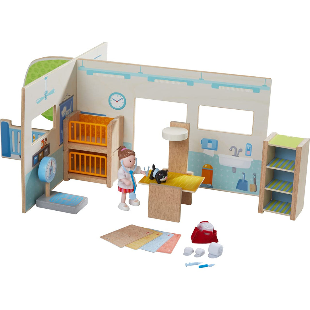 HABA 303895 - Little Friends – Tierklinik , Modern ausgestattete Tierarztklinik mit Arzthelferin Reb