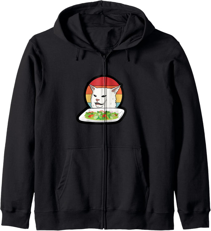 Lustige Frau, die bei Cat Dinner Table Salad Meme schreit Kapuzenjacke