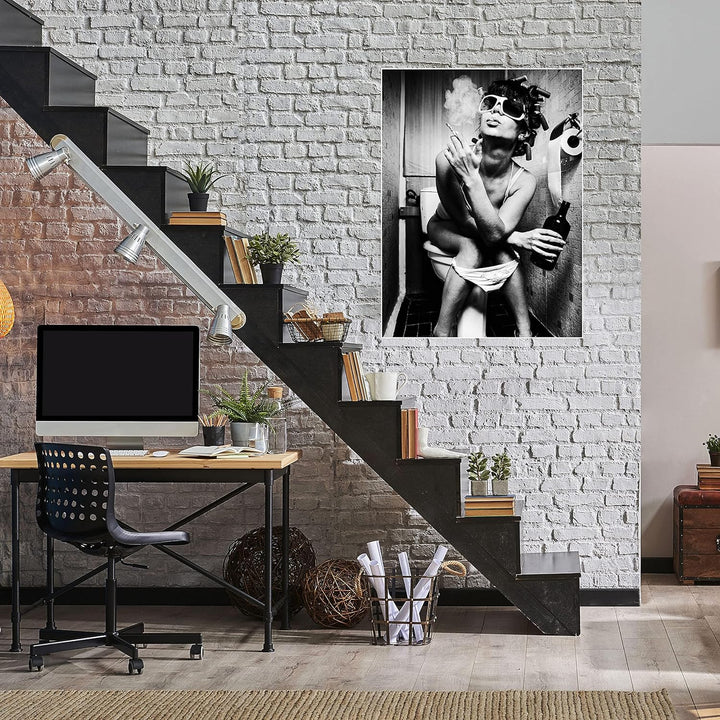 wandmotiv24 Poster als Wanddeko, Grösse 80x60cm, Frau im Bad, Sonnenbrille, Fotografie, Schwarz Weis