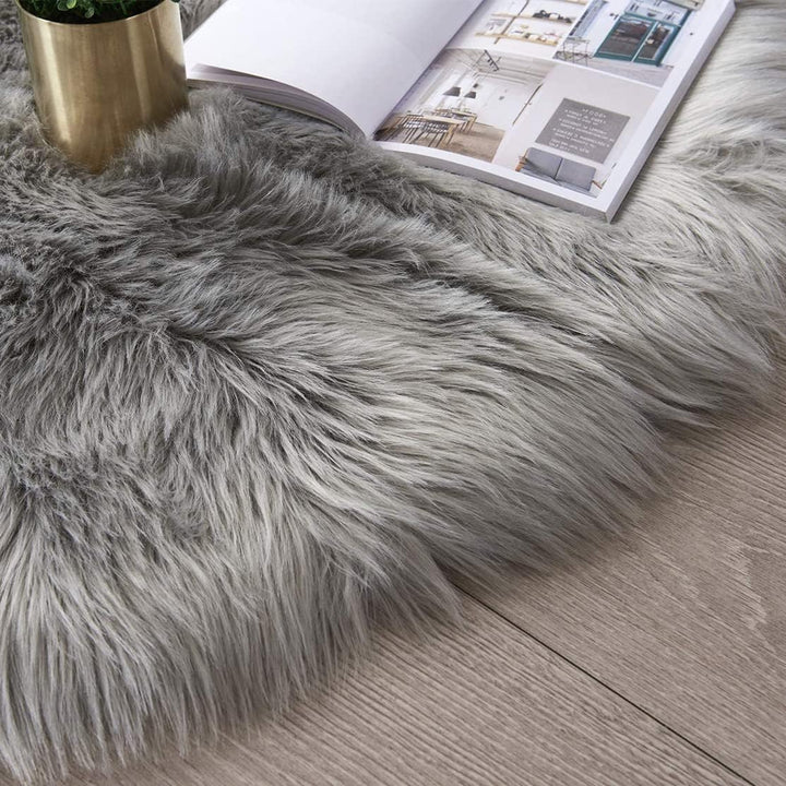 Faux Lammfell Schaffell Teppich Grau 40x60 cm, Longhair Flauschiger Teppiche Wohnzimmer Deko Weicher