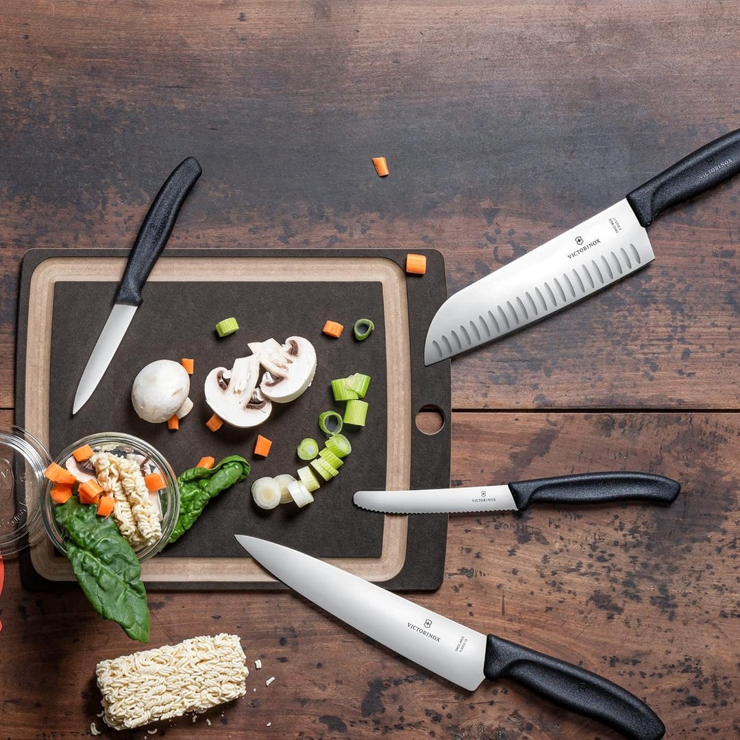 Victorinox & Swiss Classic Küchenmesser, Santokumesser, Extra Scharfe Klinge, Kullenschliff, 17 cm,