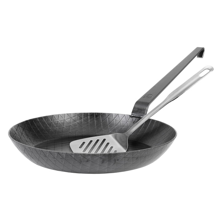 GRÄWE Schmiedeeiserne Bratpfanne F400, Ø 32 cm, hoher Rand, Eisenpfanne inkl. Wender, 400° C hitzebe