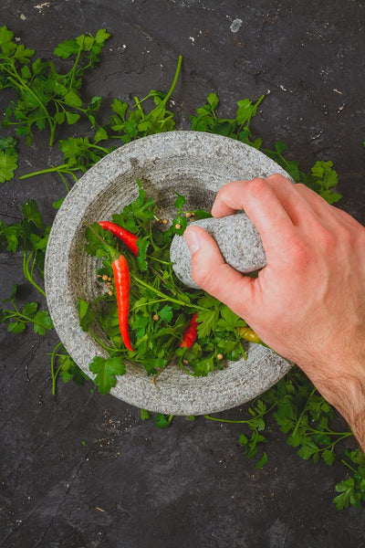 KitchenCraft World of Flavours „“Molcajete“ Mexikanisches Mörser und Stössel Set, Granit, 20