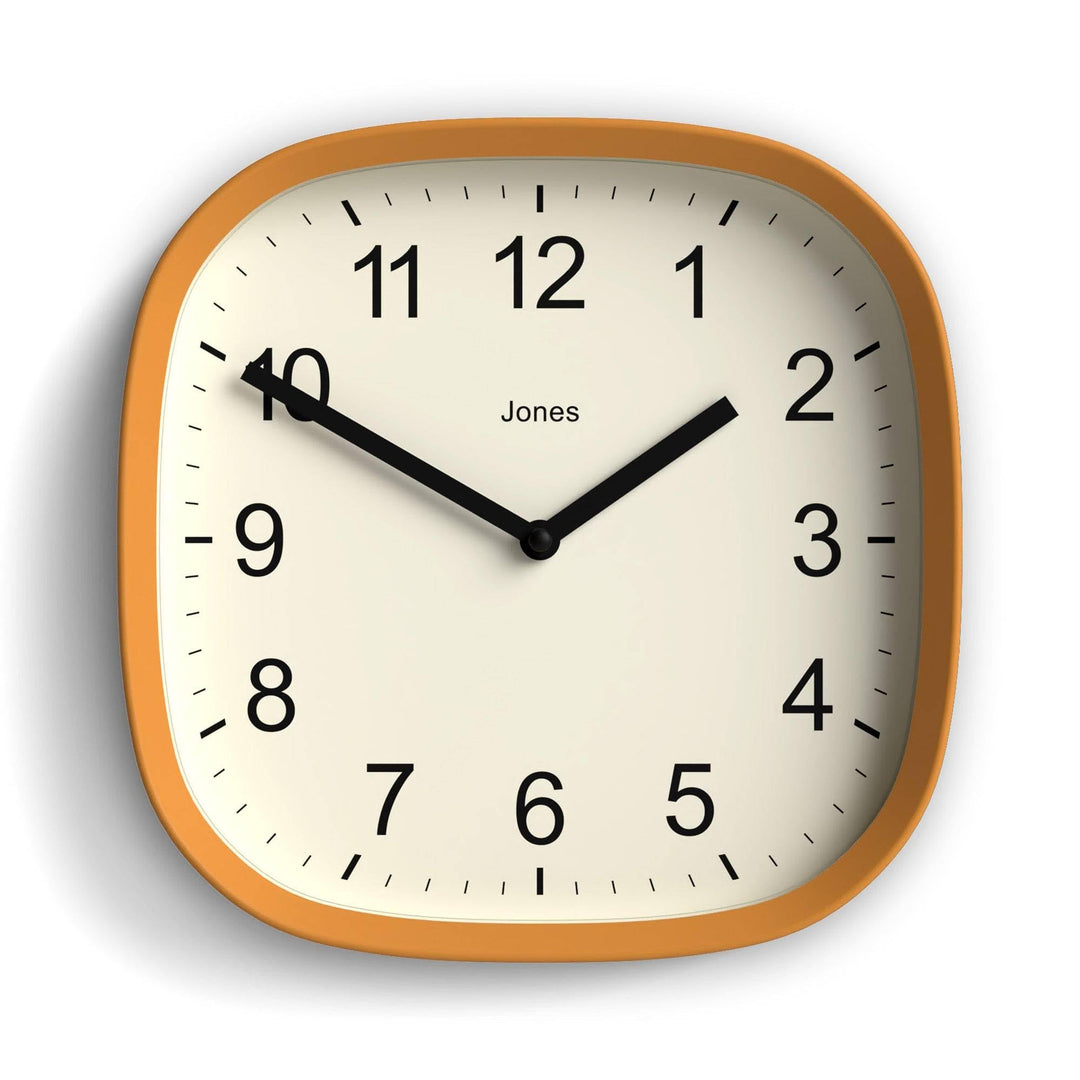 JONES CLOCKS® Sprite wanduhr | Moderne Retro abgerundete quadratische Uhr | 25cm | Senfgelb | Leicht