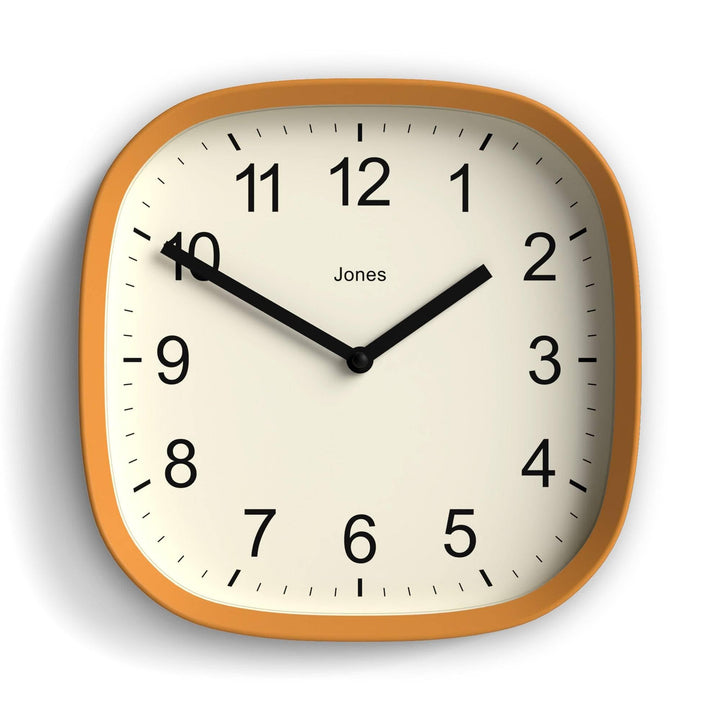 JONES CLOCKS® Sprite wanduhr | Moderne Retro abgerundete quadratische Uhr | 25cm | Senfgelb | Leicht