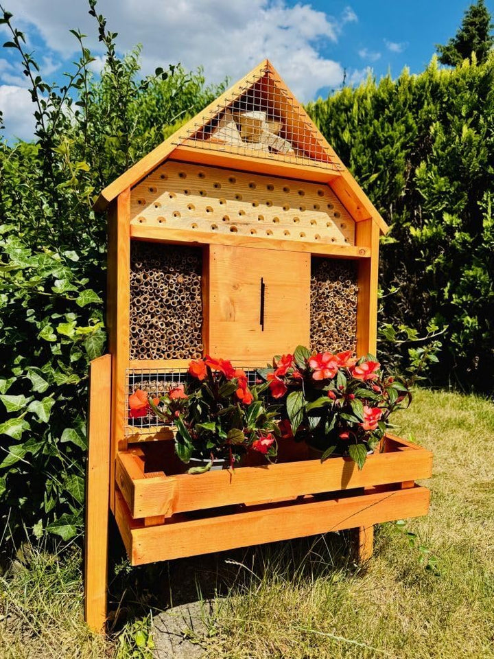 massives handgefertigtes XLInsektenhotel aus Holz für Wildbienen I Insektenhaus mit Blumenkasten I B