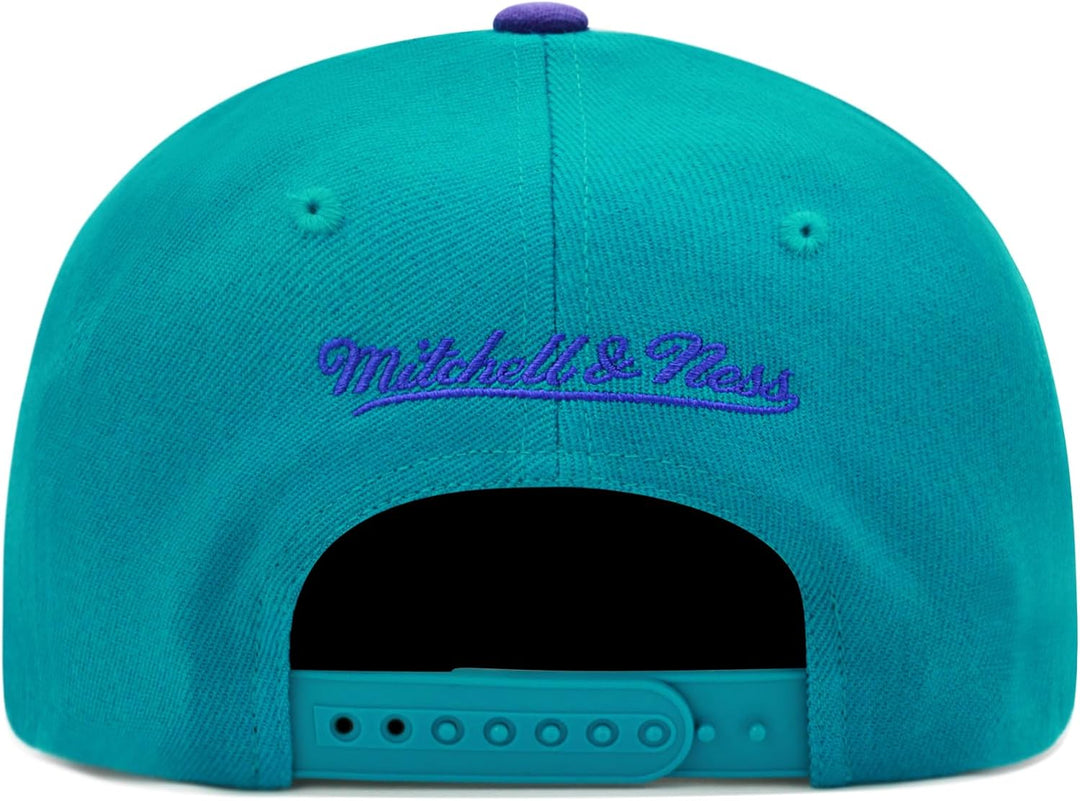 Mitchell & Ness Charlotte Hornets Team Two Tone Red Line Solid Flex Snapback CapCharlotte Hornets Te
