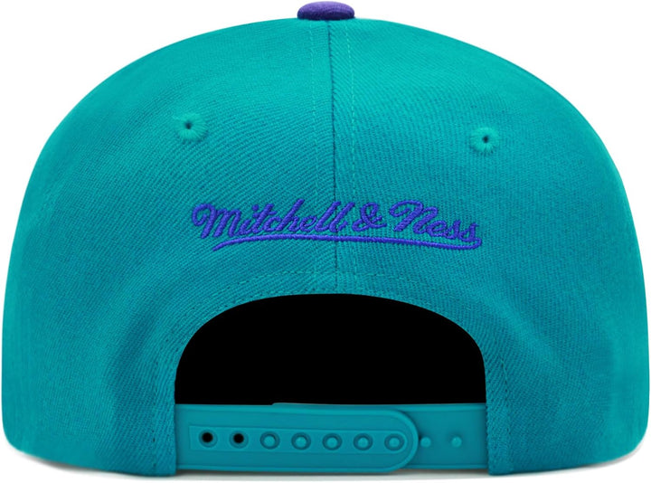 Mitchell & Ness Charlotte Hornets Team Two Tone Red Line Solid Flex Snapback CapCharlotte Hornets Te