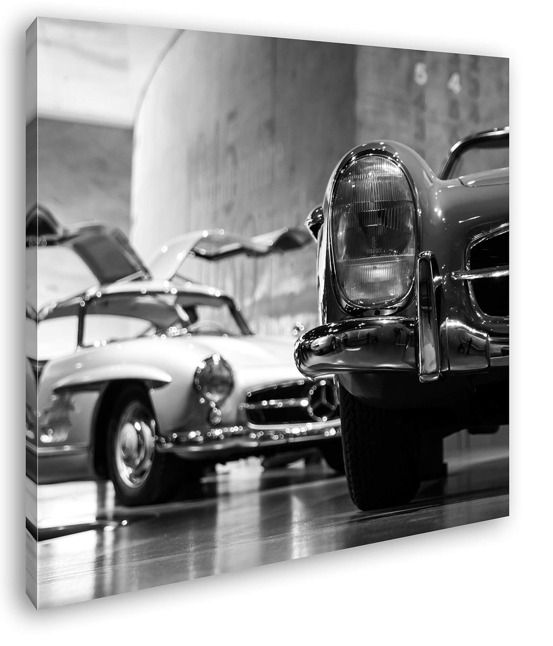 deyoli Oldtimer Ausstellung Format: 60x60 Effekt: Schwarz&amp;Weiss als Leinwandbild, Motiv fertig gerah