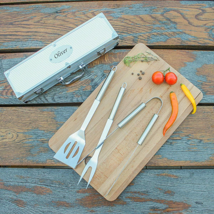 Grill-Besteck-Koffer mit Zubehör - Grill-Zange, Heber, Grill-Gabel - und Ihrer persönlichen Gravur