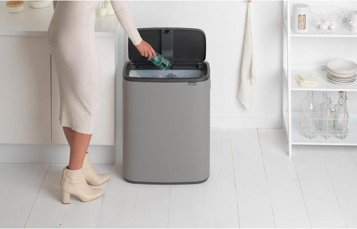 Brabantia 223129 Bo Touch Abfalleimer, mit 1 x 60-Liter-Inneneimer (Mineralbeton-Grau), Abfall- / Re
