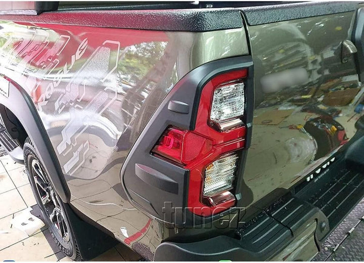 TUNEZ® Schwarze Rücklichtabdeckung, nur für Rücklicht, kompatibel mit Hilux Mk3 2020 2021 2022 SR SR