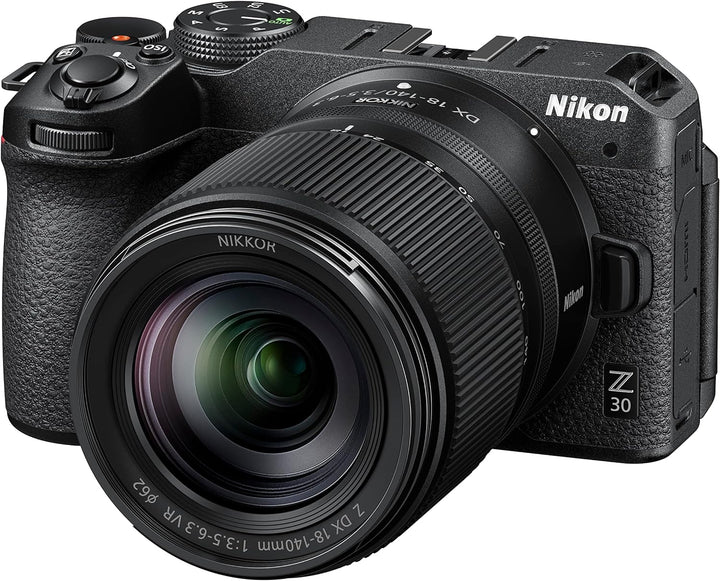 Nikon Z 30 KIT Z DX 18-140mm 1:3,5-6.3 VR (20,9 MP, 11 Bilder pro Sekunde, Hybrid-AF mit Fokus-Assis