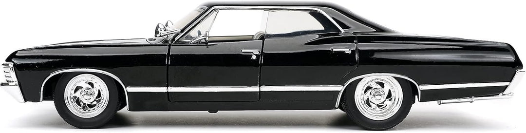 Jada Toys 253255037 Supernatural Dean Winchester, 1967 Chevy Impala Sport Sedan, Türen + Kofferraum
