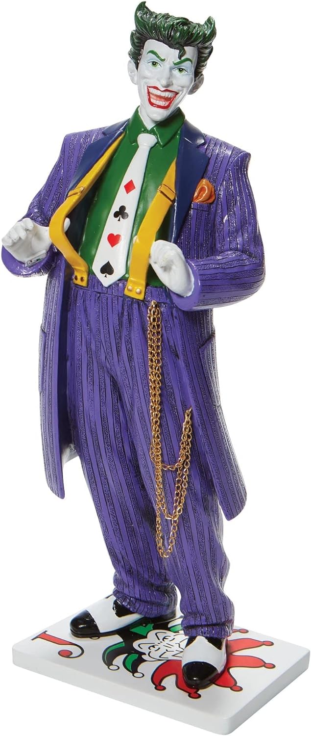 Enesco DC Comics Couture de Force The Joker Standing on Playing Card Figur, 21 cm, Mehrfarbig