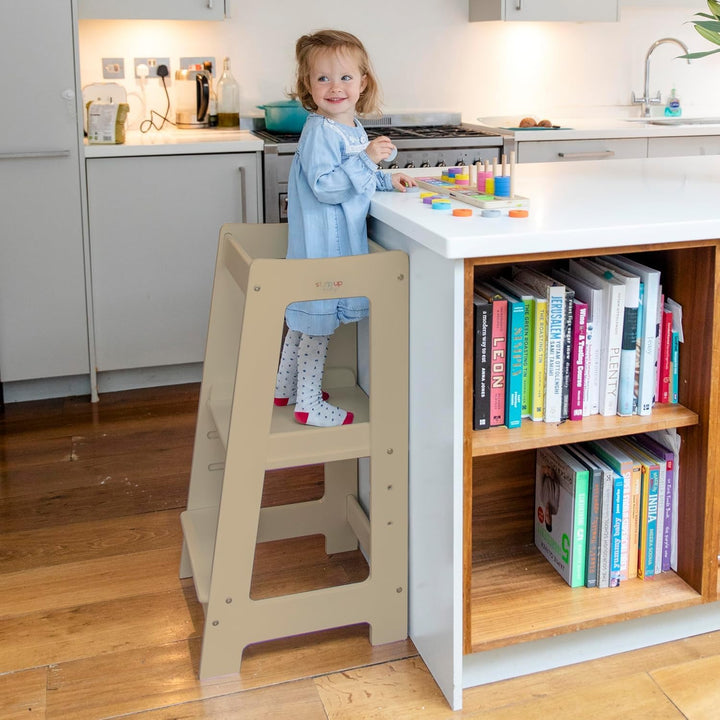 Stepup Baby Montessori Lernturm ab 1 Jahr Höhenverstellbar Tritthocker Kinder mit Sicherheitsgelände
