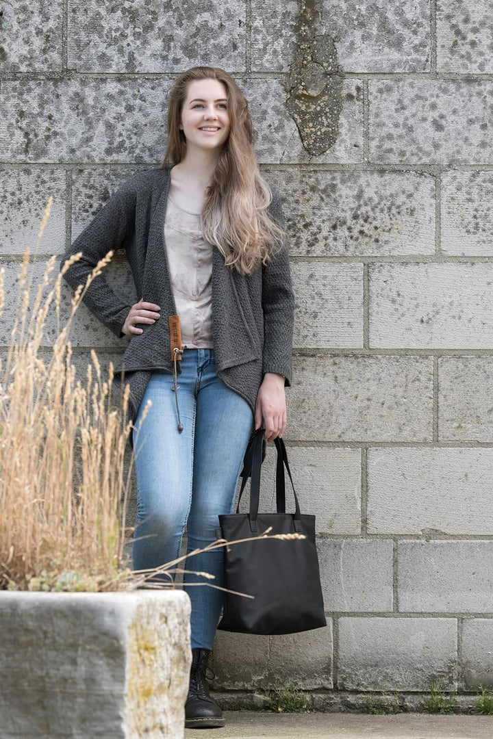KNIT FACTORY - Sofia Handtasche - Stylische Damen Tasche - Mit Reissverschluss Verschliessbare Innen
