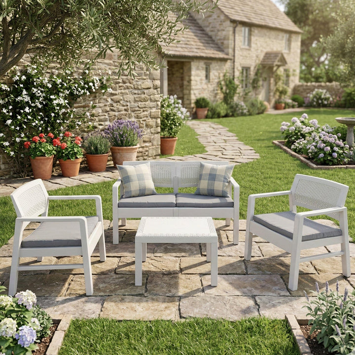 Dmora Indoor- und Outdoor-Lounge bestehend aus: 2 Sesseln, 1 Zweisitzer-Sofa und 1 Couchtisch, mit K