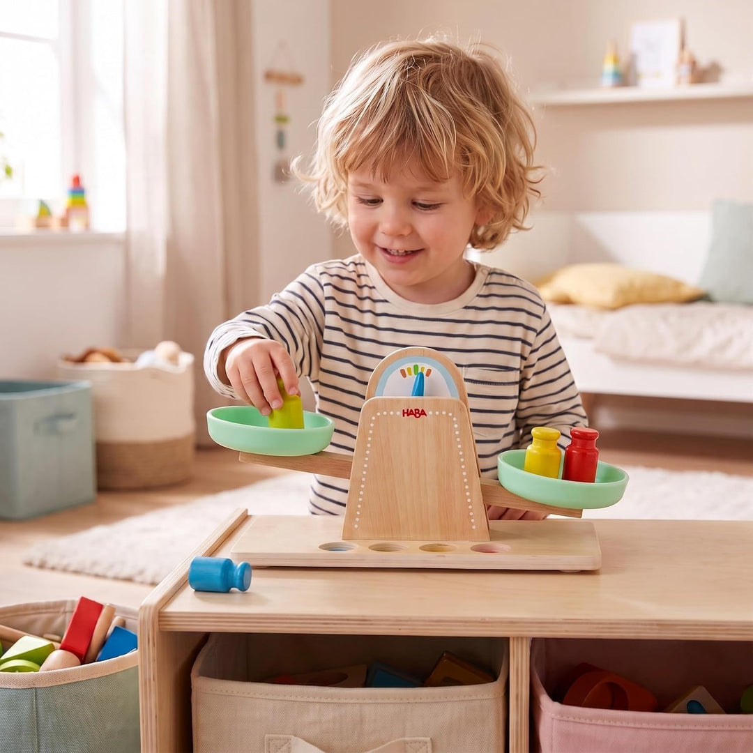 HABA Creative Play Waage aus Holz – Kaufladen &amp; Kinderküche Zubehör ab 2 | Kinder Küchenwaage mit 4