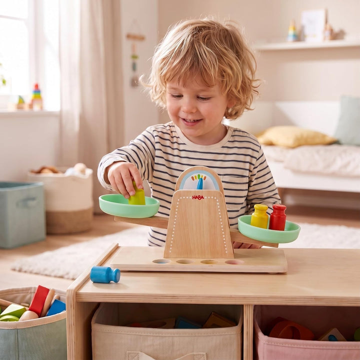 HABA Creative Play Waage aus Holz – Kaufladen &amp; Kinderküche Zubehör ab 2 | Kinder Küchenwaage mit 4