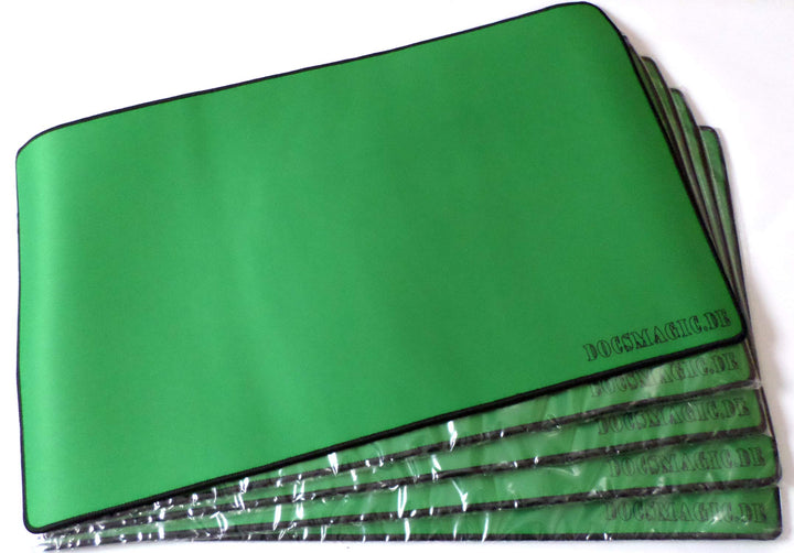 docsmagic.de 5 x Premium Playmat Green - 60 x 34 cm Stitched 3mm - Spielmatte Grün 5 x Spielmatte Gr
