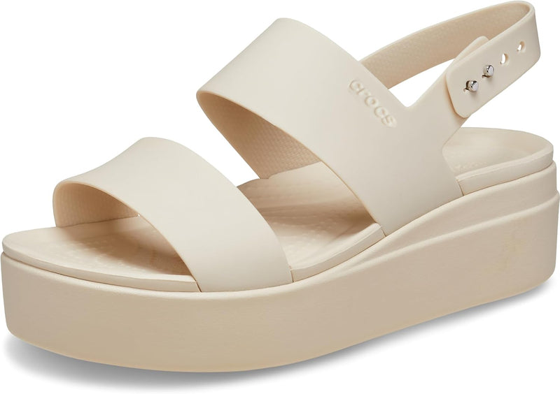 Crocs Damen Brooklyn Low Wedge Sandalen, 33/34 EU Sandstein
