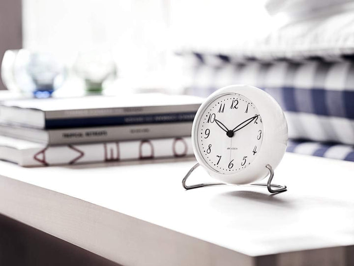 Arne Jacobsen Tischuhr Ø11 cm LK Originaldesign minimalistischer Ausdruck, Weiss 11cm Weiss, 11cm We