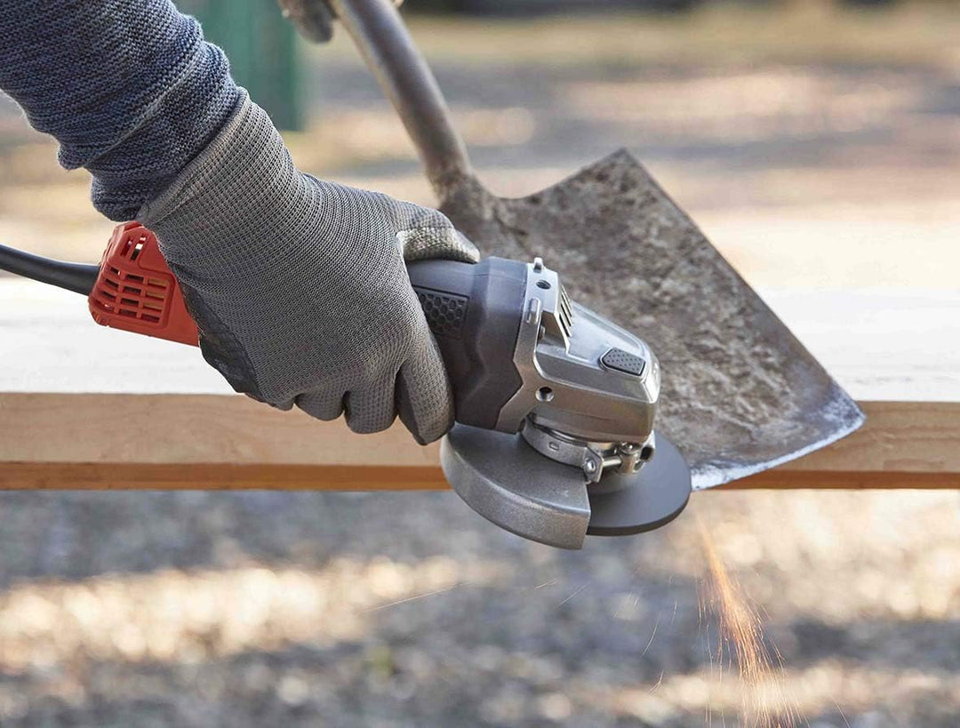 Black + Decker Winkelschleifer (900 Watt, 125 mm Scheiben-Ø, Sanftanlauf und Nullspannungsschalter,