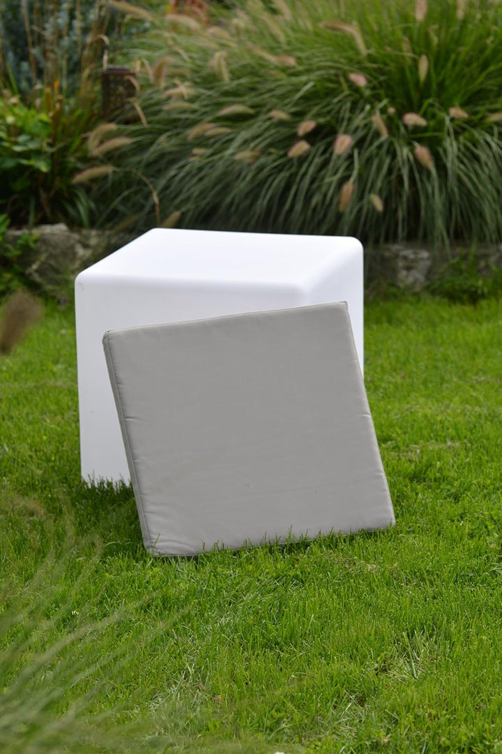 7even In & Outdoor Lounge Kissen 50cm Silber-Grau/Wasserfestes Kissen 50 x 50 x 5 cm/Sitzkissen, Bod