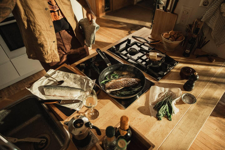 Fiskars Bratpfanne, Ø 28 cm, Beschichtete Pfanne, Für alle Kochfelder geeignet, Recycelter Edelstahl