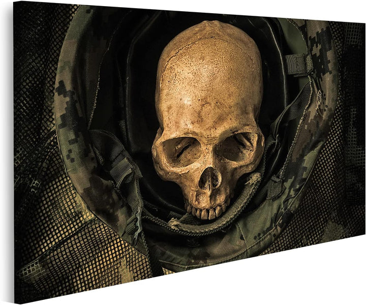 islandburner Bild auf Leinwand Stilleben Mit Menschlichen Schädel In Soldatenhelm Bilder Wandbilder