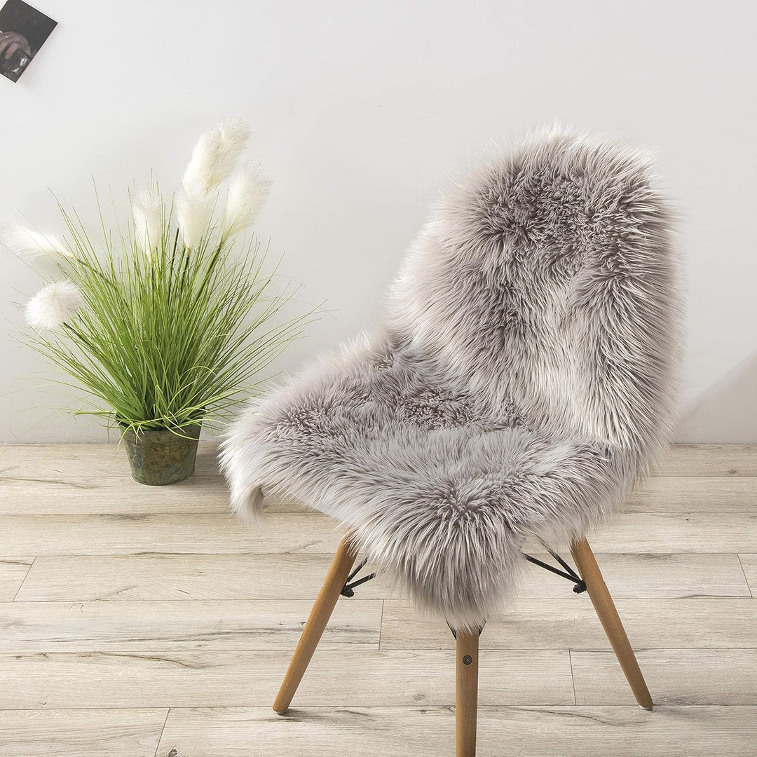 Teppich Wölkchen Lammfell Kunst-Fell-Teppich | Hochflor Deko Schaffell als Flauschiger Bett-Vorleger