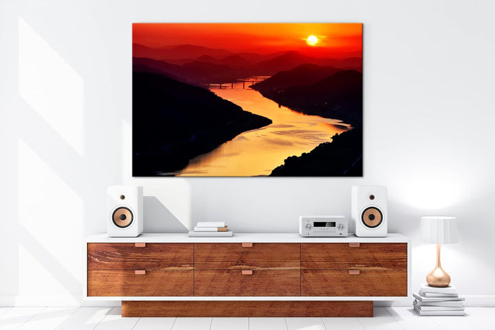 deyoli Dark langer Fluss im roten Sonnenschein im Format: 80x60 als Leinwandbild, Motiv fertig gerah