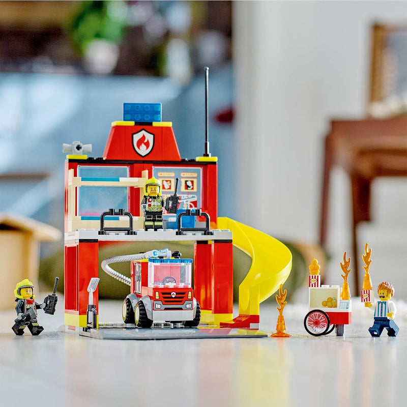 LEGO 60375 City Feuerwehr Feuerwehrstation und Löschauto, Lernspielzeug für Kinder ab 4 Jahren, Gesc