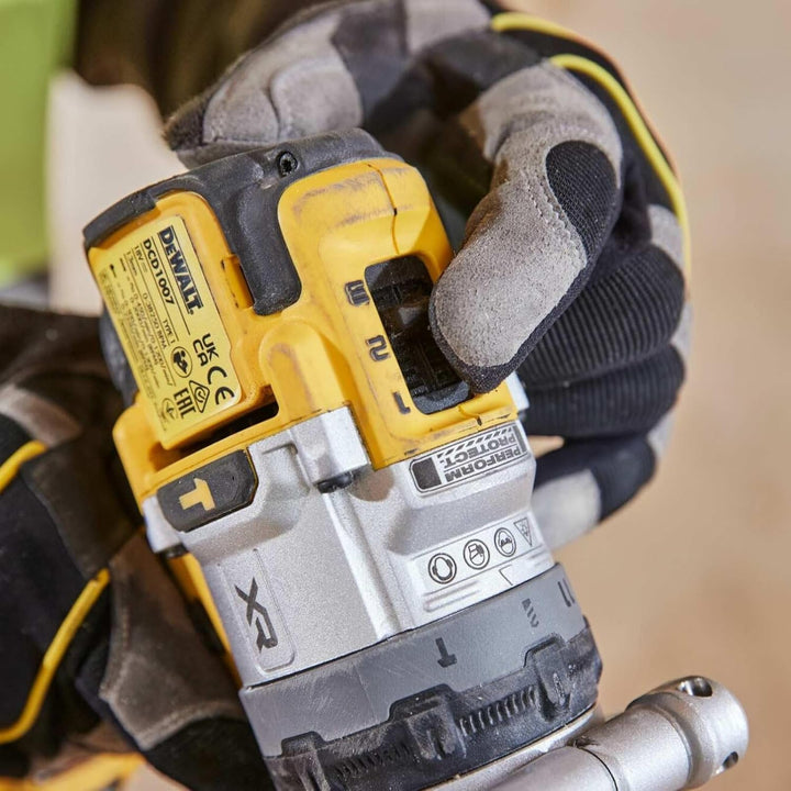 DEWALT DCD1007H2T-QW 3-Gang-Akku-Schlagbohrschrauber inkl. 2. Akku, inkl. Ladegerät
