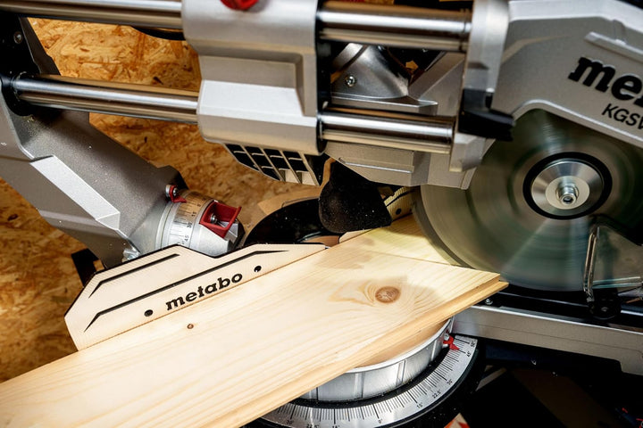 metabo Kappsäge KGSV 216 MC - 1200 W, 216 mm Sägeblatt - Mit Zugfunktion, LED-Schnittlinie, variable